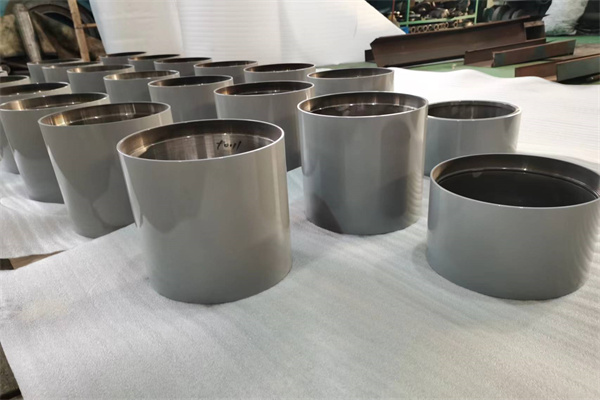 弧形辊表面热喷涂制备碳化钨和特氟龙涂层 弧形辊表面热喷涂制备碳化钨和特氟龙涂层