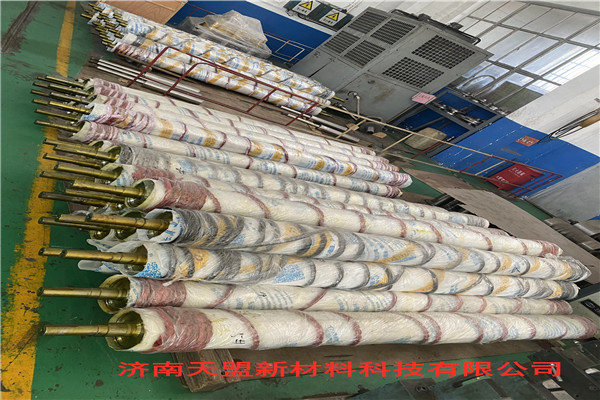 出口伊朗冷轧辊表面火焰喷涂焊接强化.jpg 出口伊朗冷轧辊表面火焰喷涂焊接强化.jpg