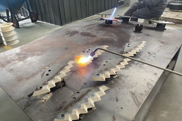 畜牧业饲料加工福音!刀片喷焊强化,耐磨耐用省成本.jpg 畜牧业饲料加工福音!刀片喷焊强化,耐磨耐用省成本.jpg